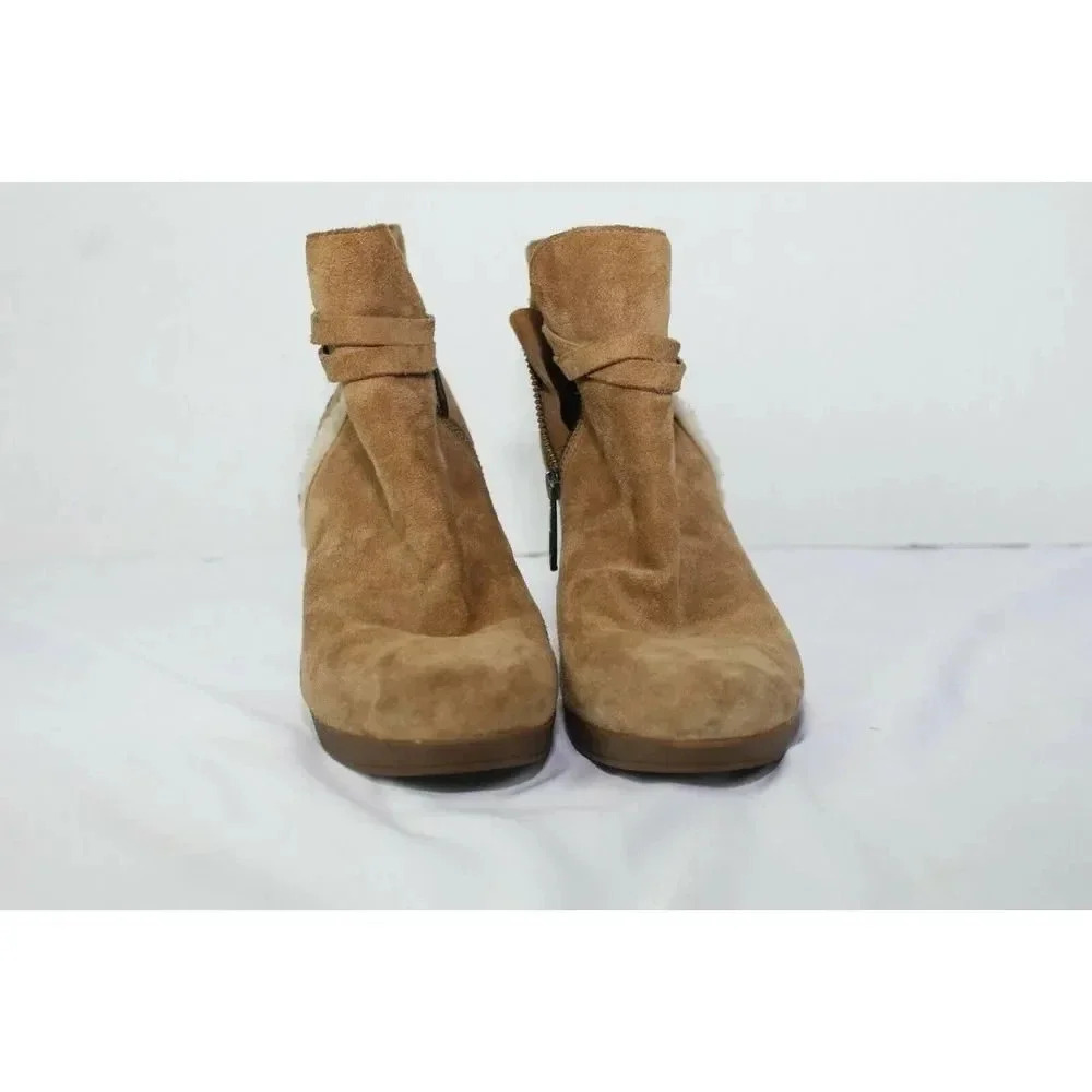 ladies UGG wedge boots size 7.5
